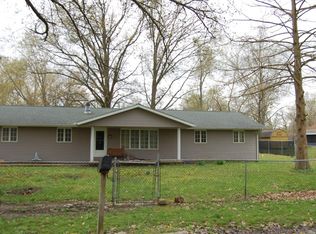 302 W Crawford St, Buckner, IL 62819