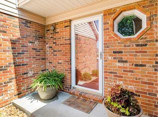 1009 Alpine Ridge Dr, Ballwin, MO 63021