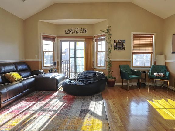 5th image of 142 Logan Ave #2