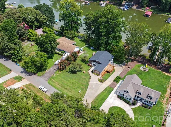 6917 Navajo Trl, Sherrills Ford, NC 28673