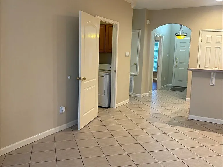 931 Moore Ave — Photo 11
