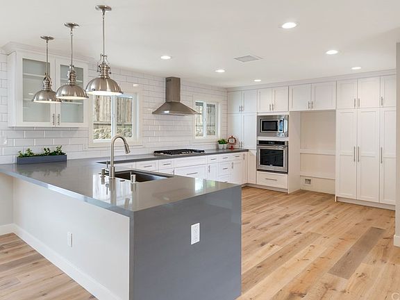 3rd image of 279 Brentwood Pl