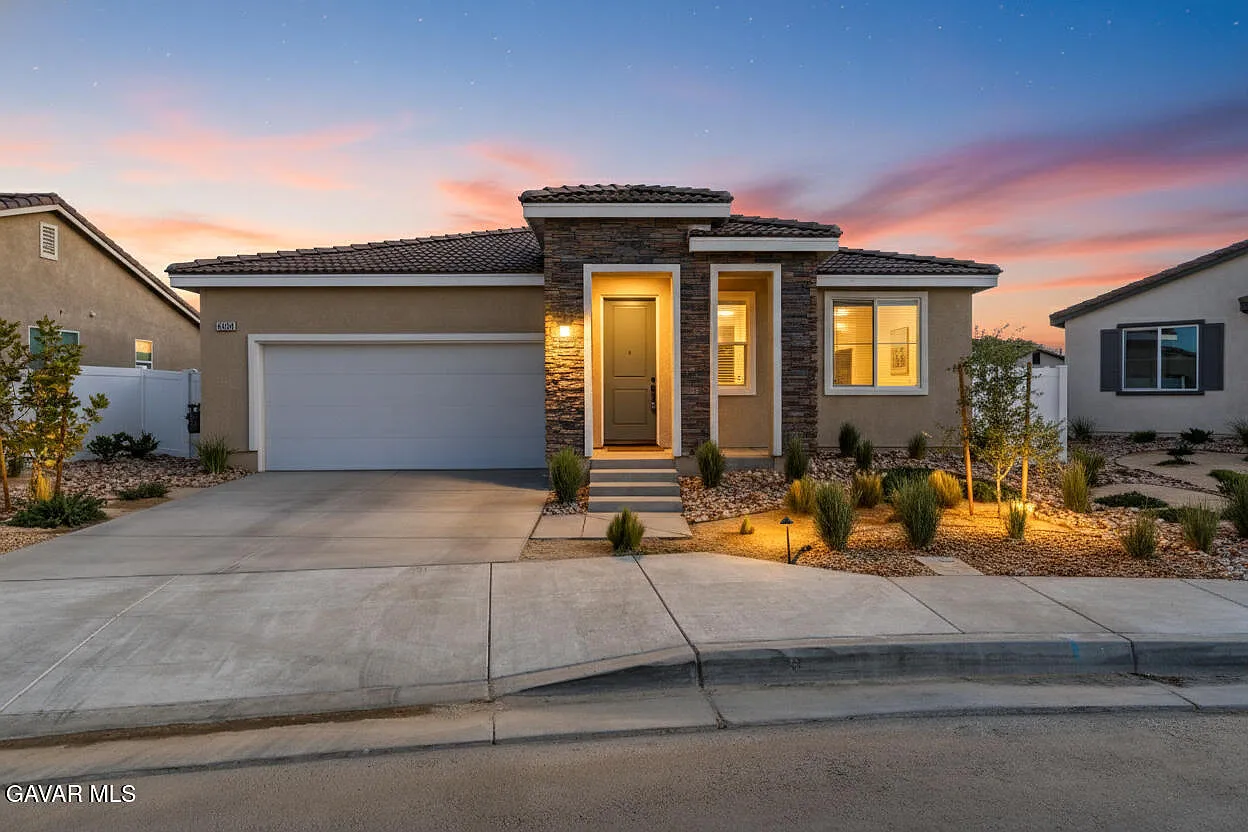 45628 Rachel Ave photo 1