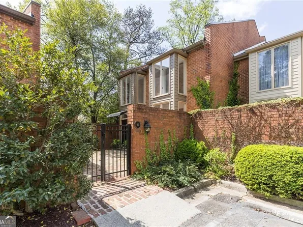 49 Willow Gln, Atlanta, GA 30342