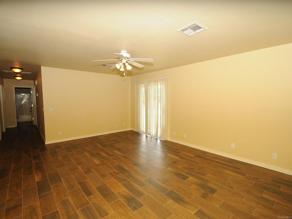 1st image of 1221 W Jackson Ct