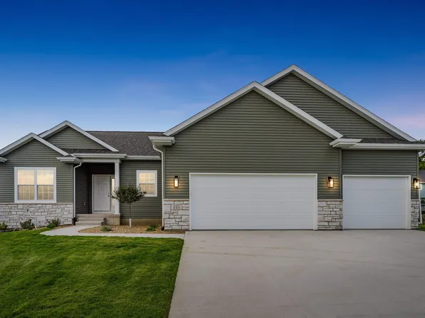 2801 Autumn Woods Dr, Cedar Falls, IA 50613