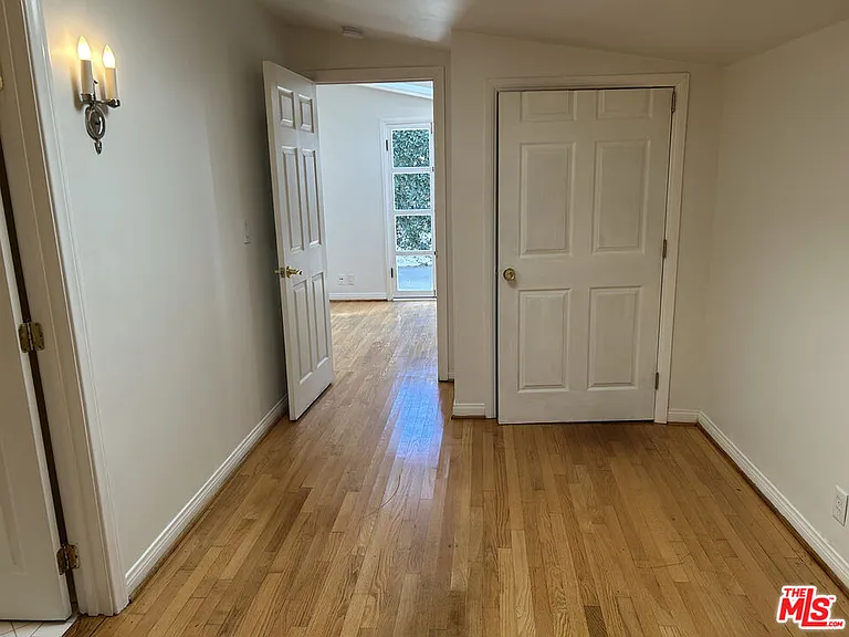8711 Sherwood Dr — Photo 13