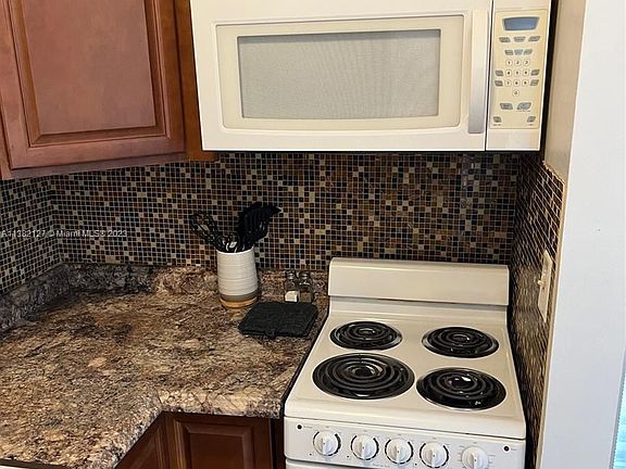 4th image of 370 NE 159th St #A
