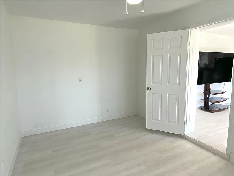 320 NW 4th Ave #1 — Photo 10