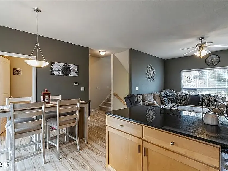 301 SE 11th St #503 — Photo 5