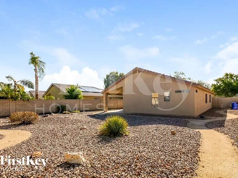 13414 W Port Royale Ln — Photo 15