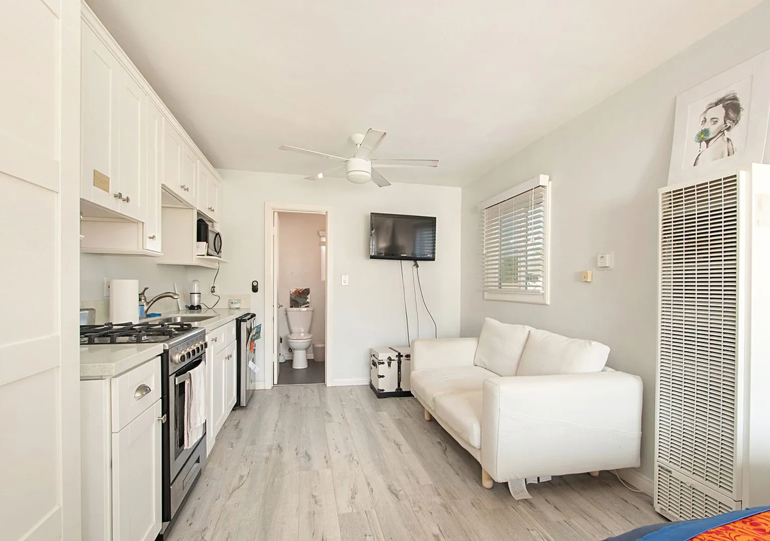 Cozy PB Studio Near Mission Bay Available Now — Photo 1