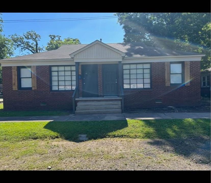 1st image of 1221 S 26th St