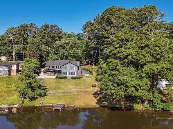 236 W Lakeshore Dr, Carrollton, GA 30117