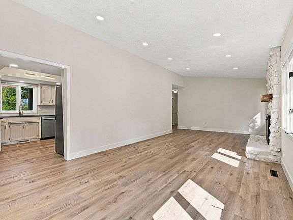 5th image of 117 Ridgeview Dr