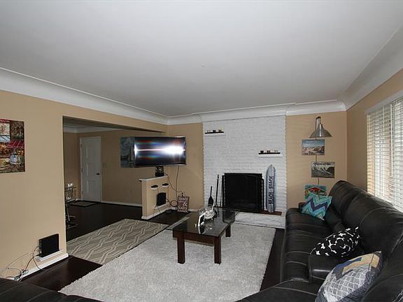4th image of 1062 Meredith Dr