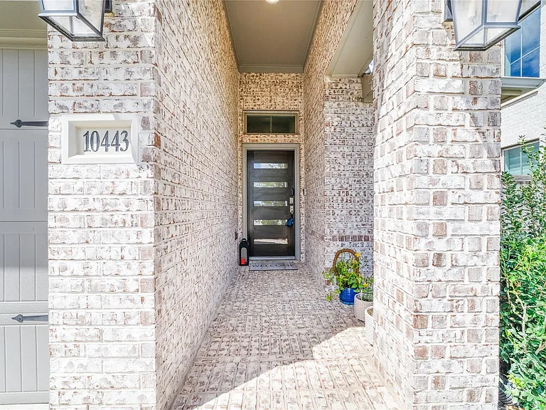 10443 Cecilia Star Ln — Photo 4