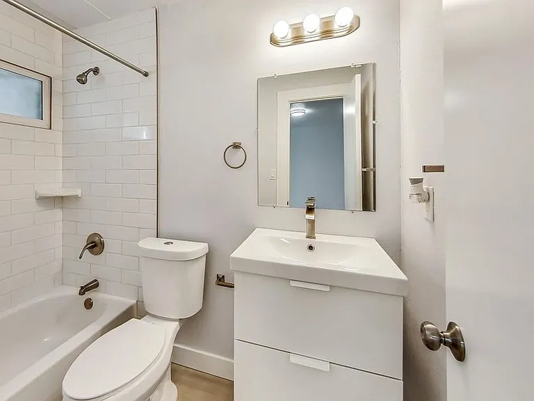 678 37th St #2 — Photo 7