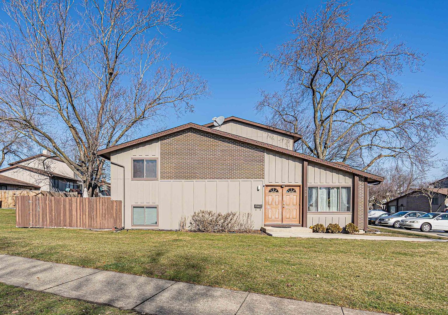 562 forum dr roselle il