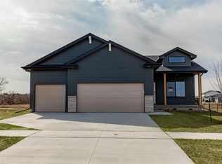 8124 Buckley St, Johnston, IA 50131