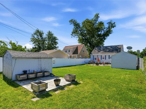 1902 Johnson Ave NW, Cedar Rapids, IA 52405