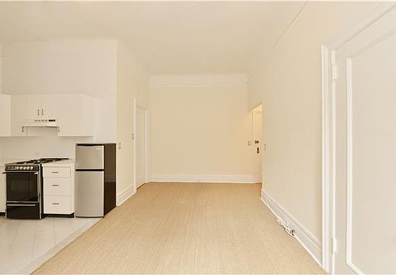 3rd image of 26 E 63rd St APT 12E