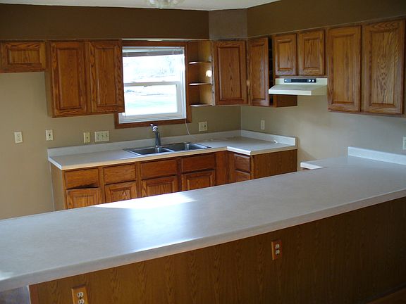 4th image of 4012 Fox Hills Dr