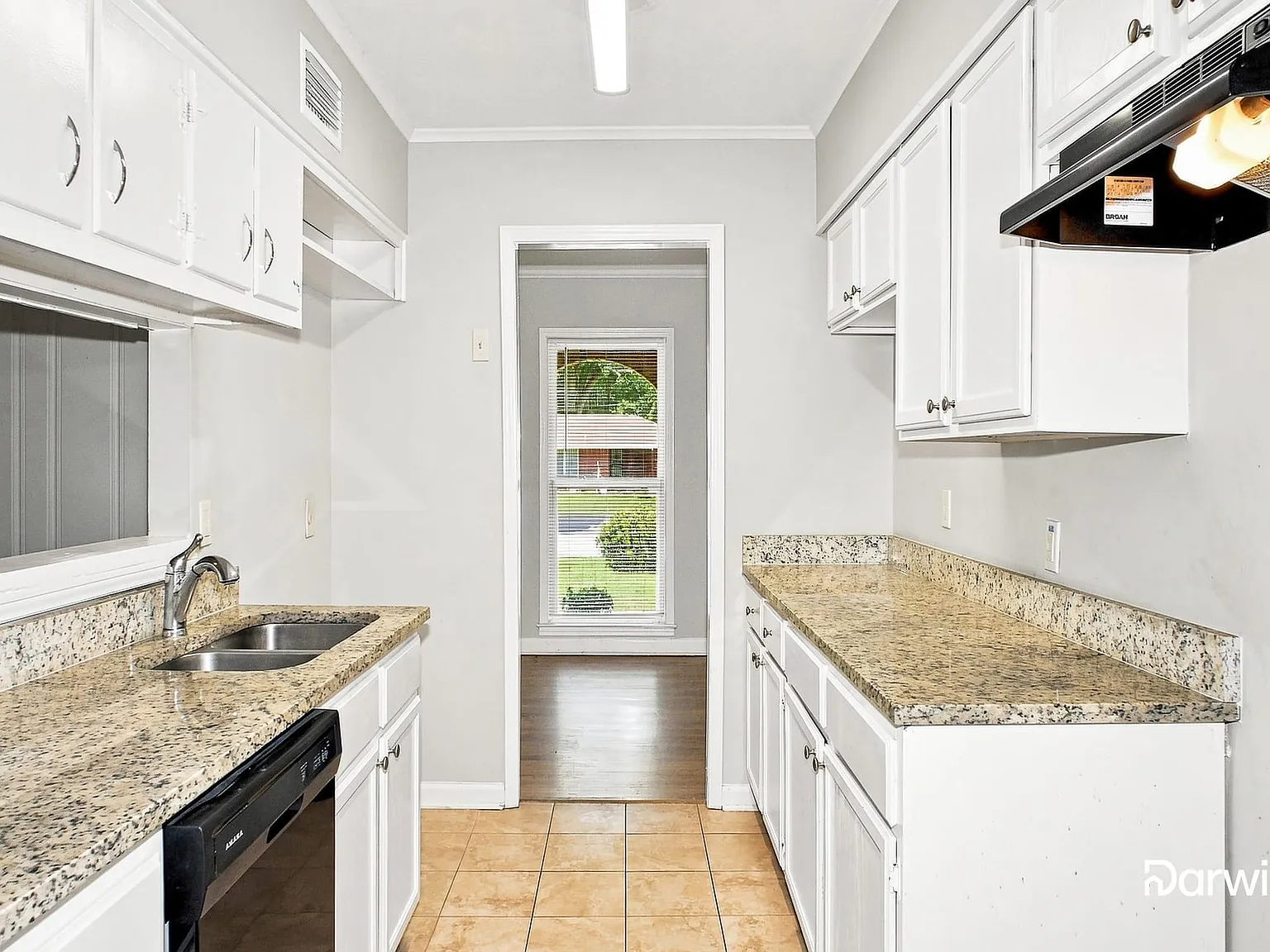 4 bed, 2.5 bath, 2490 sqft, $1,685 — Photo 3