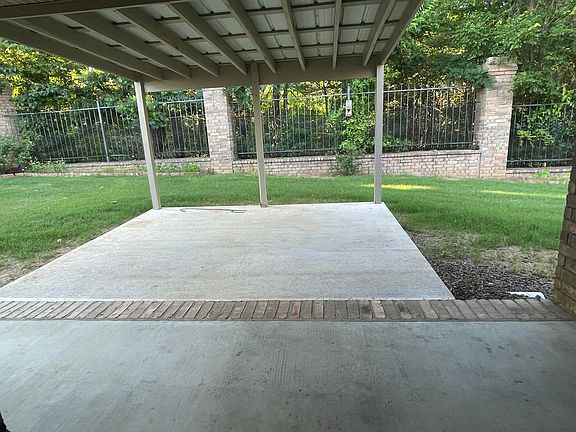 5th image of 68 Village Ct