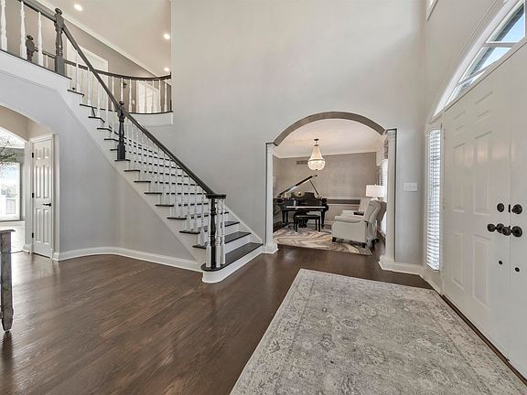 4th image of 8501 Carrington Dr
