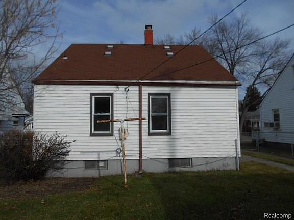 4th image of 19436 Kenosha St