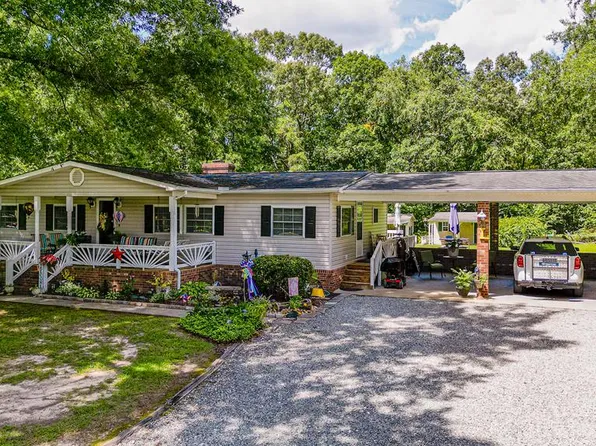 1039 Azalea Ln, South Boston, VA 24592