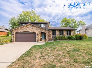 9 Cypress Point, Pekin, IL 61554