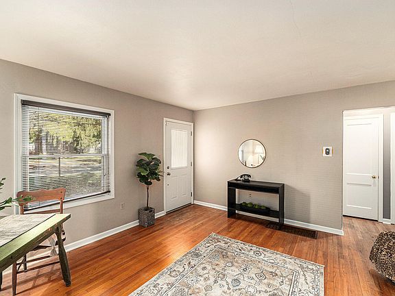 3rd image of 712 E Forest Ave