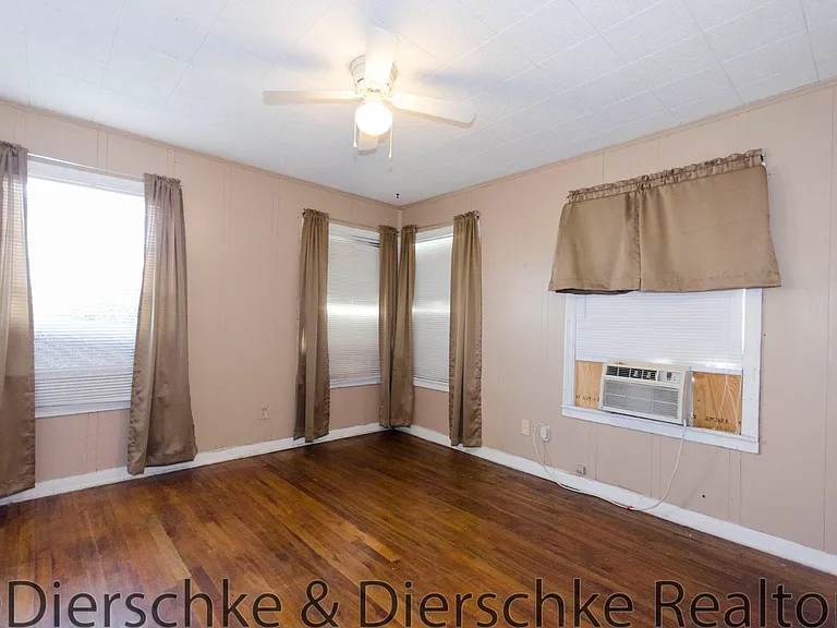 2025 San Antonio St — Photo 2