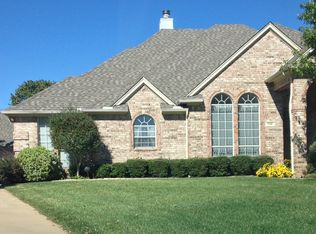 1700 Rock View Ct, Fort Worth, TX 76112