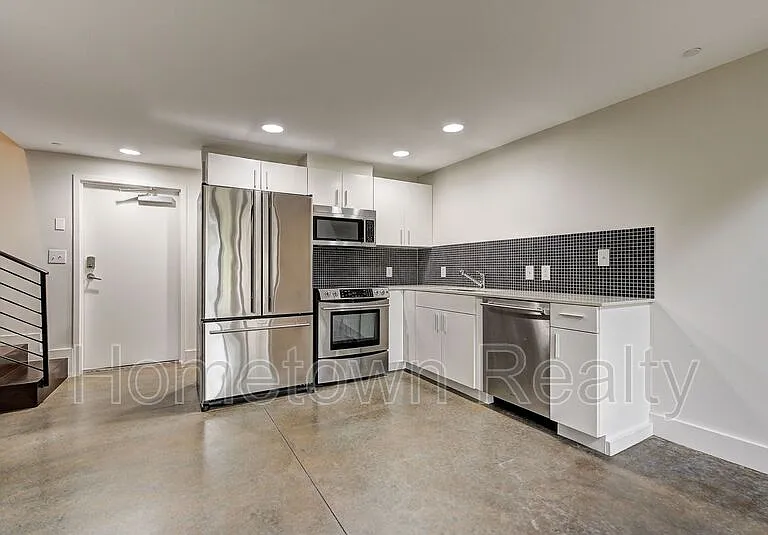 301 NE 4th St #2 — Photo 15