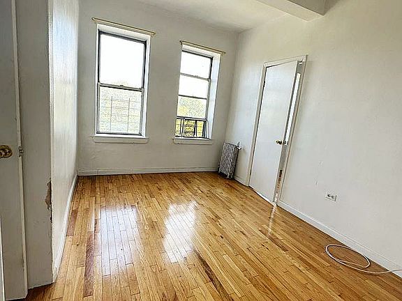 4th image of 2228 Amsterdam Ave APT 5B
