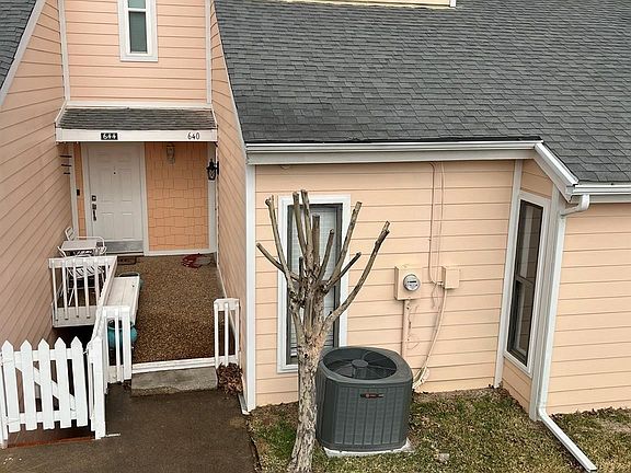 2nd image of 640 Harbor Dr