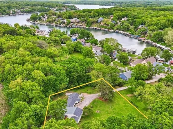 28 Tla Lake Shore Dr, Lees Summit, MO 64086