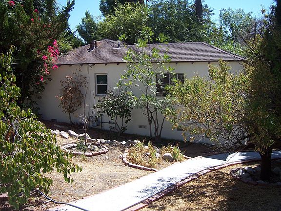 2BR, 1BA guest house.