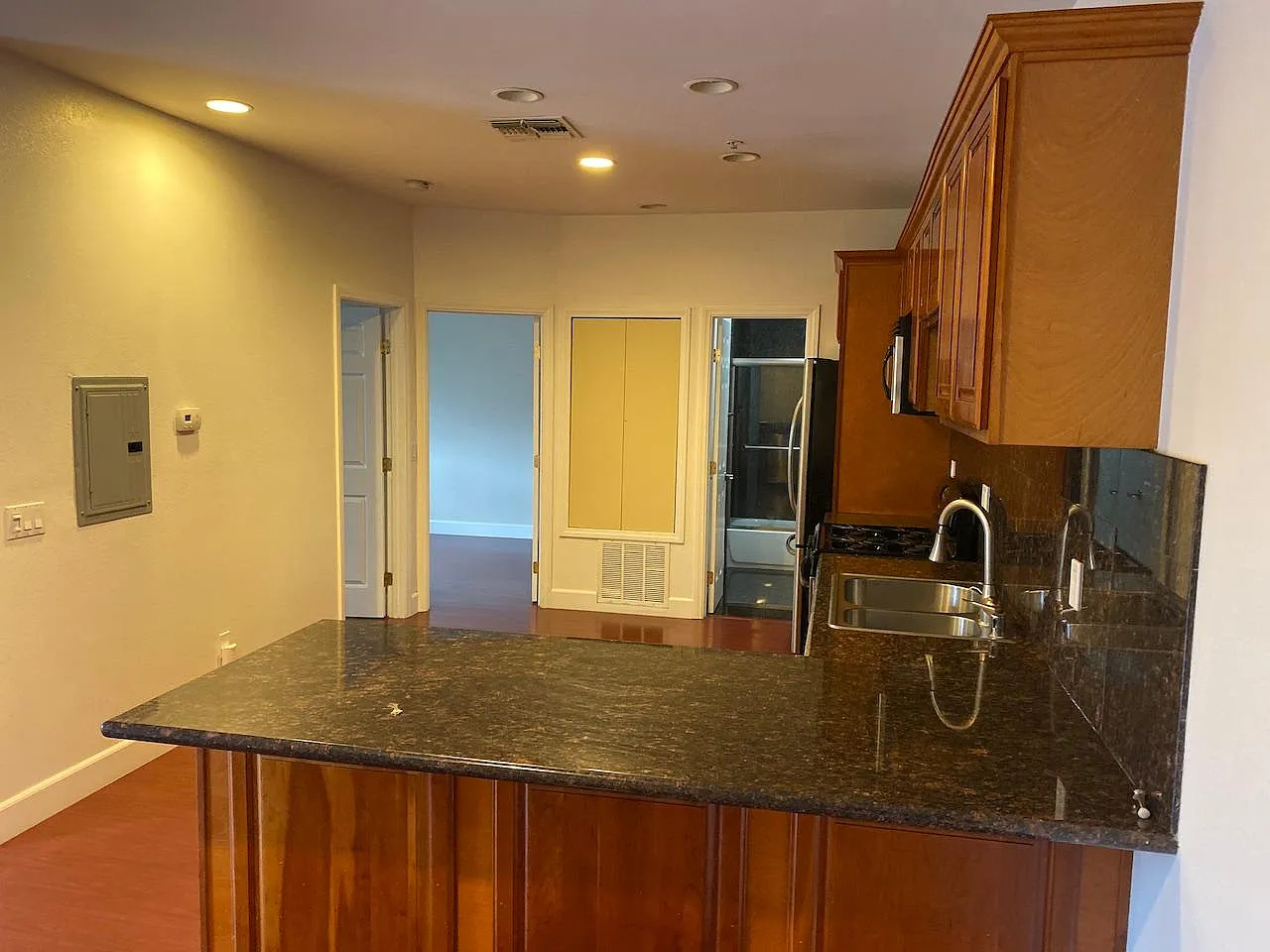 7056 Fulton St — Photo 4
