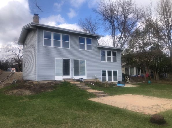 285 Sunrise Ln, Lake Zurich, IL 60047
