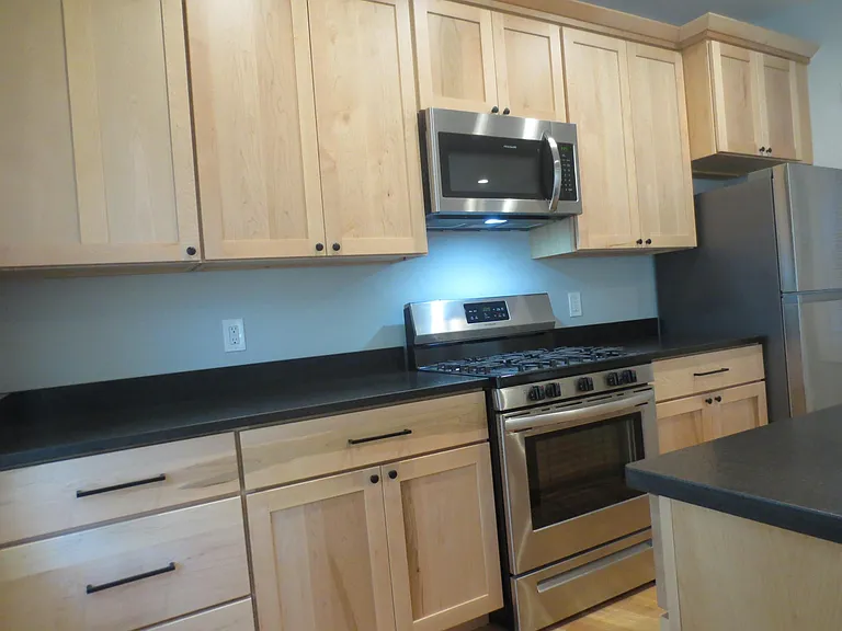 4403 Franklin Blvd — Photo 2