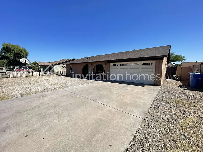 4213 W Northview Ave — Photo 1