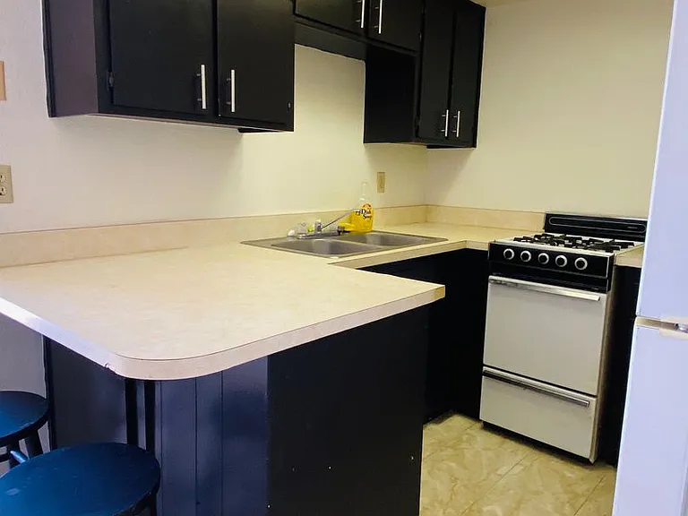 110 W Robertson Ave — Photo 2