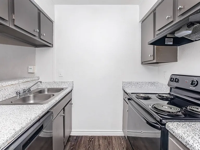 Bayou Park Apartments — Photo 47