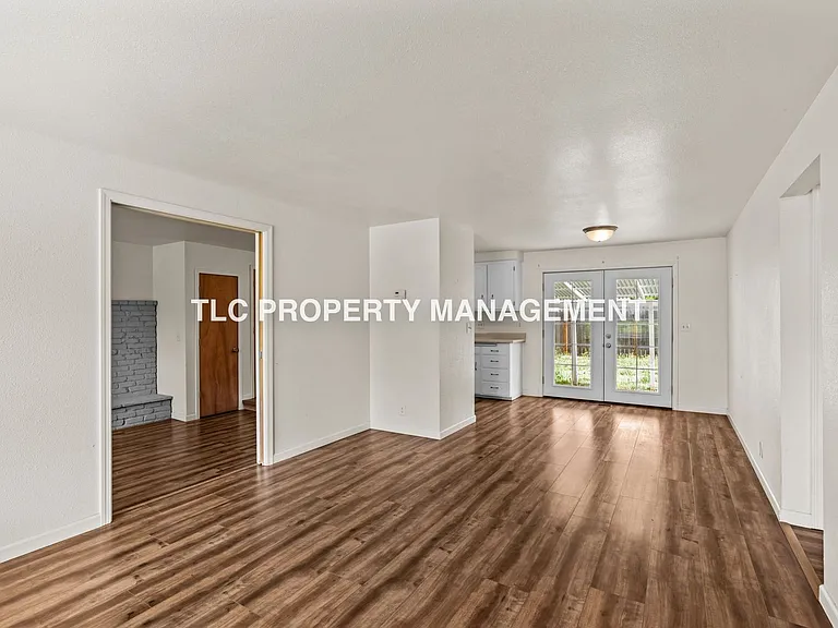4669-4671 Barger Dr — Photo 19