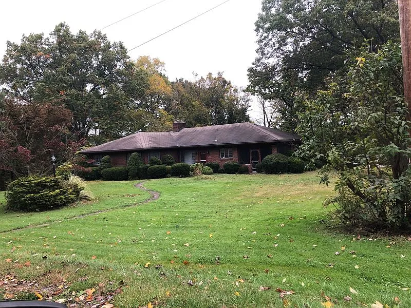 2724 Albert St photo 1