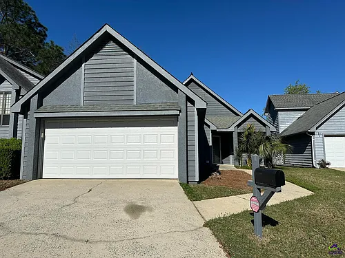 110 Island Blvd Photo 1